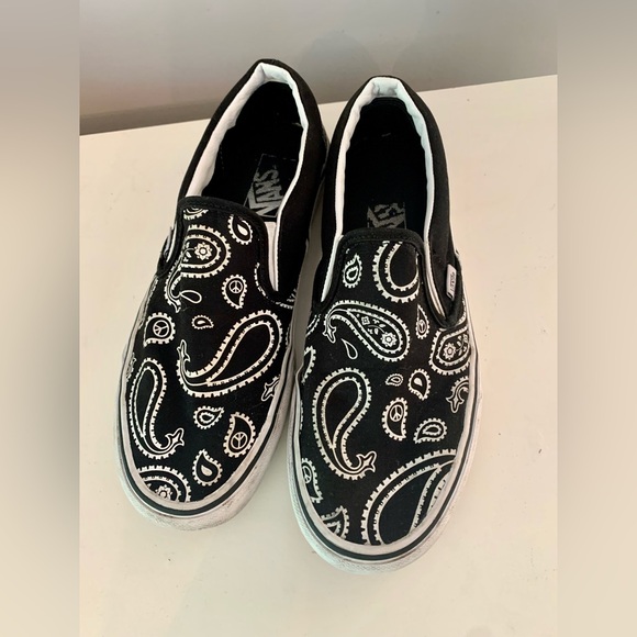 Vans Classic Slip-On (Peace Paisley) EUC Black/True White Men's 8.5, Women's 10 - Picture 4 of 9